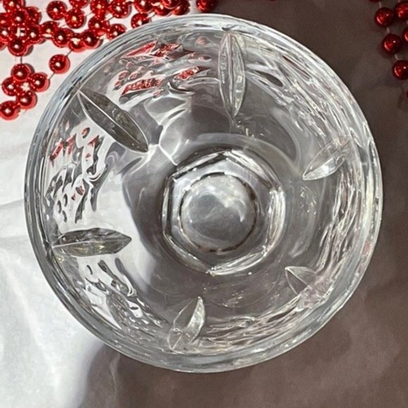 Pretty Hurricane Christmas Vase with Holly Leaf Pattern - Picture 8 of 8